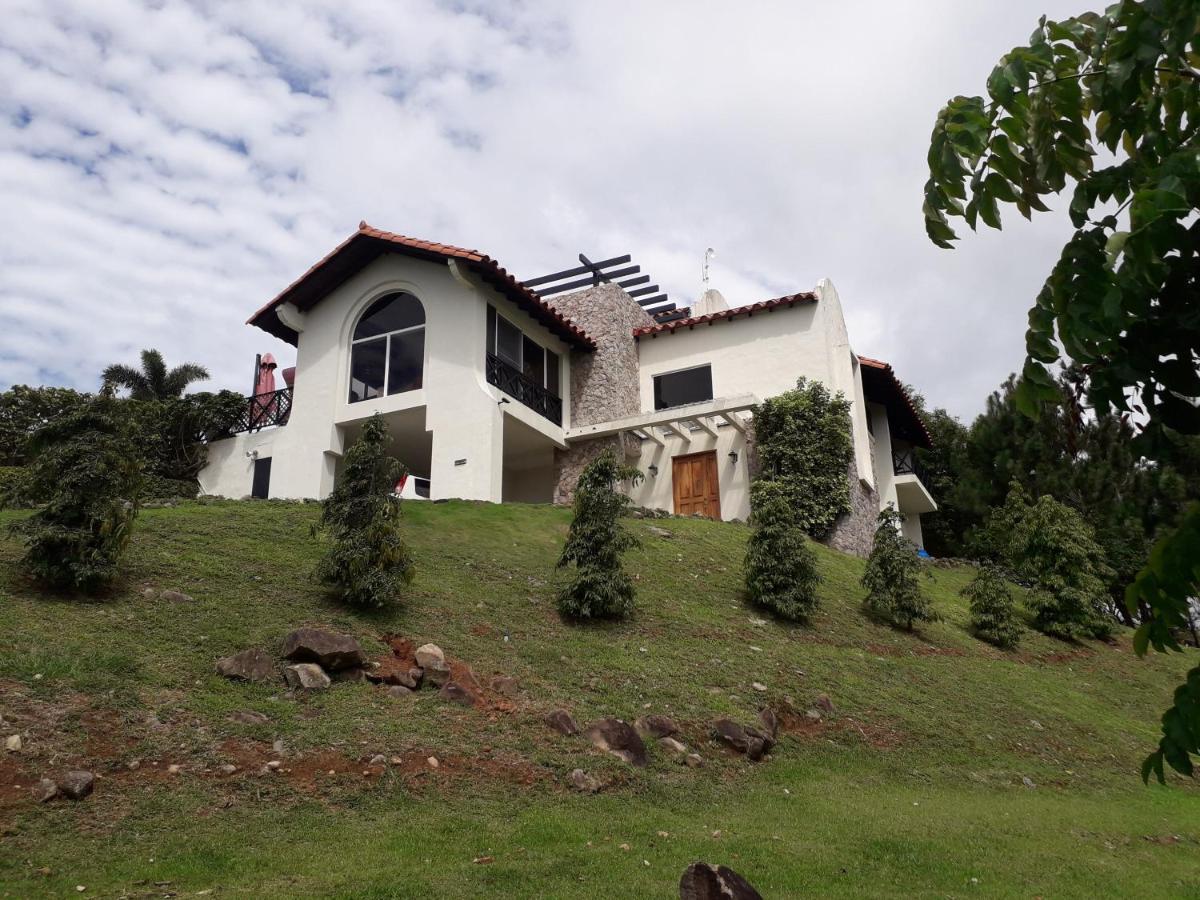 Hawk'S Nest Bed & Breakfast Ла-Лагуна-де-Сан-Карлос Экстерьер фото